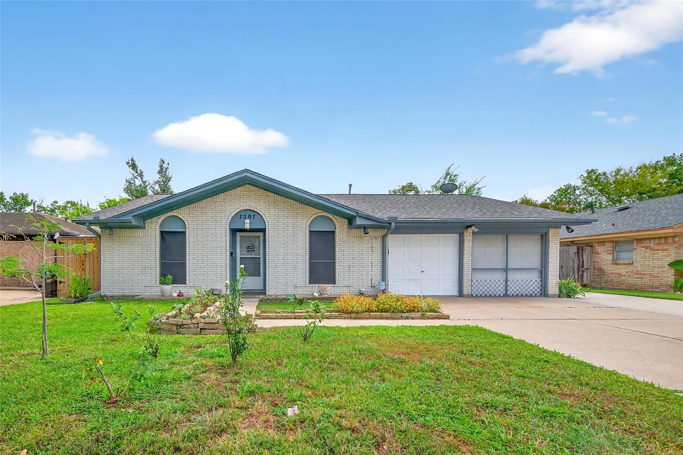 Unit for sale at 7207 Pine Grove Drive, Houston, TX 77092