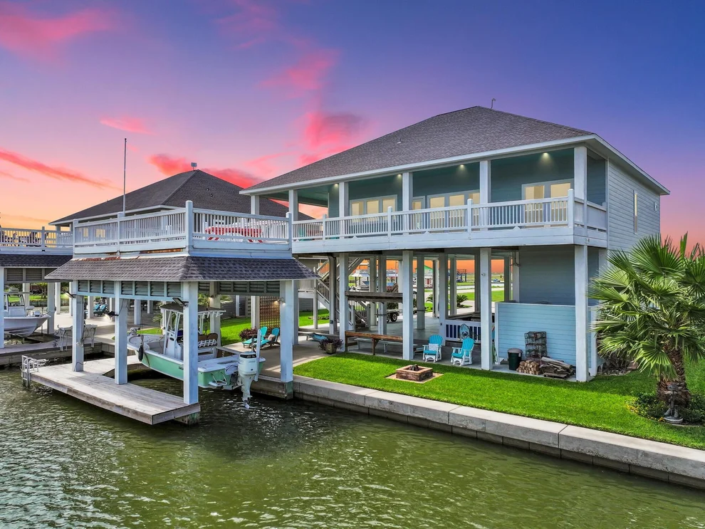 Unit for sale at 1295 Lagoon Drive, Crystal Beach, TX 77650