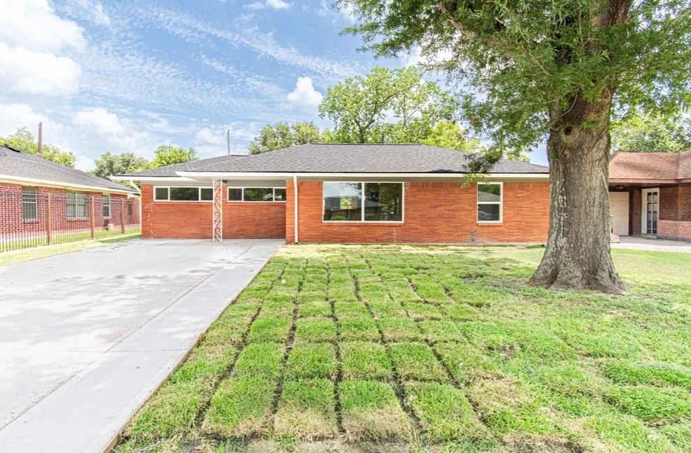 Unit for sale at 2730 Knotty Oaks Trail, Houston, TX 77045