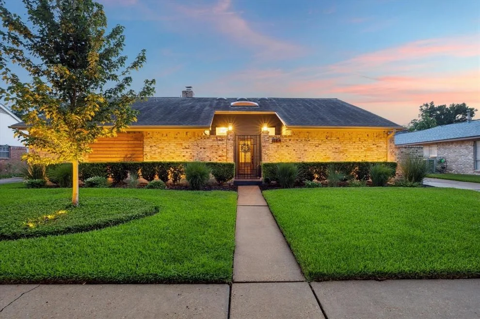 Unit for sale at 15814 Crestbrook Drive, Houston, TX 77059