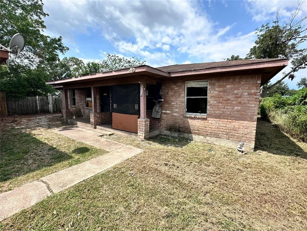 Unit for sale at 5111 Clover Street Street, Houston, TX 77033