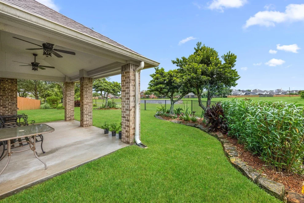 Unit for sale at 987 Astoria Lane, League City, TX 77573