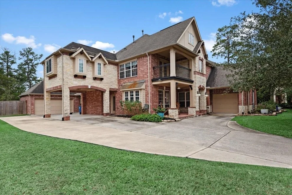 Unit for sale at 108 Brendan Woods Lane, Conroe, TX 77384