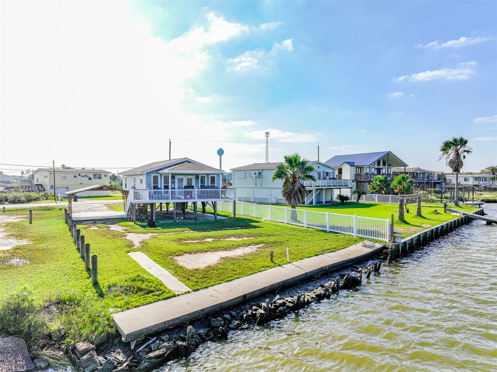 Unit for sale at 4622 Bayou Lane, Hitchcock, TX 77563