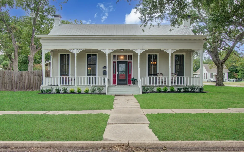 Unit for sale at 502 S College Street, Weimar, TX 78962