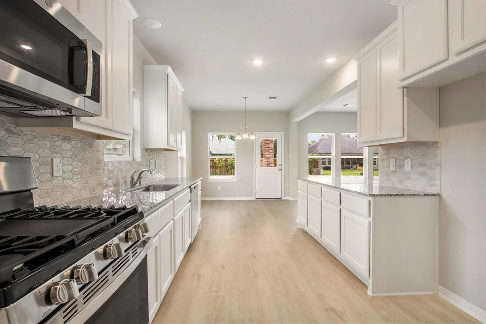 Unit for sale at 107 Pecan Valley Drive, West Columbia, TX 77486