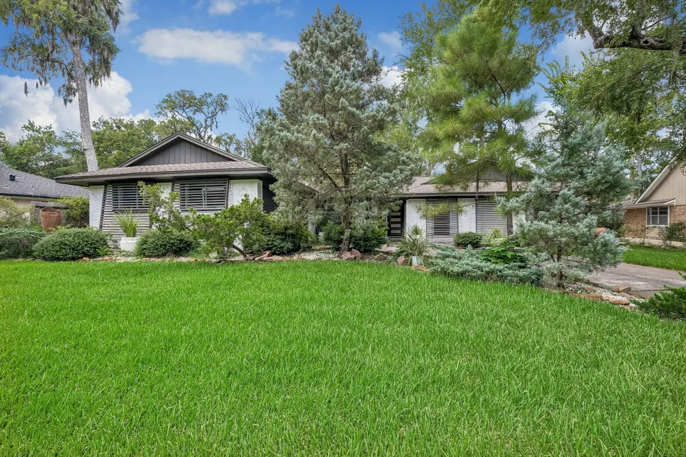 Unit for sale at 15419 Wandering Trail, Friendswood, TX 77546
