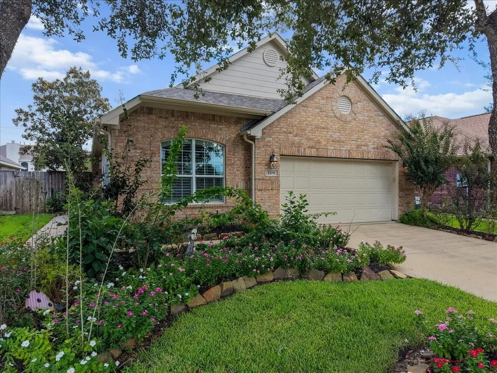 Unit for sale at 1209 Modena Drive, Pearland, TX 77581