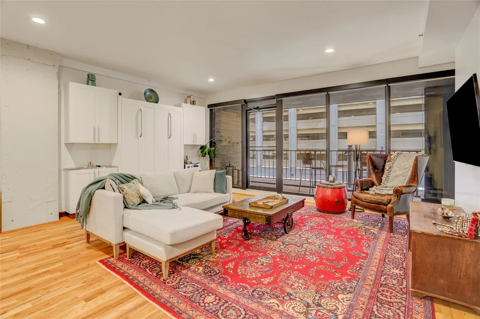 Unit for sale at 917 Main Street, Houston, TX 77002