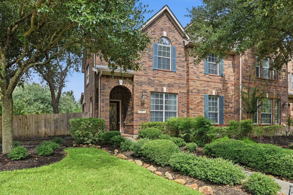 Unit for sale at 3 Avenswood Place, The Woodlands, TX 77382