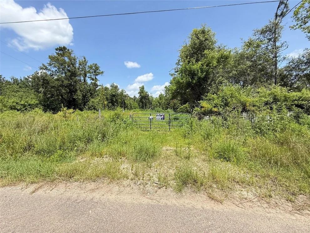 Unit for sale at 528 Co Rd 823, Buna, TX 77612