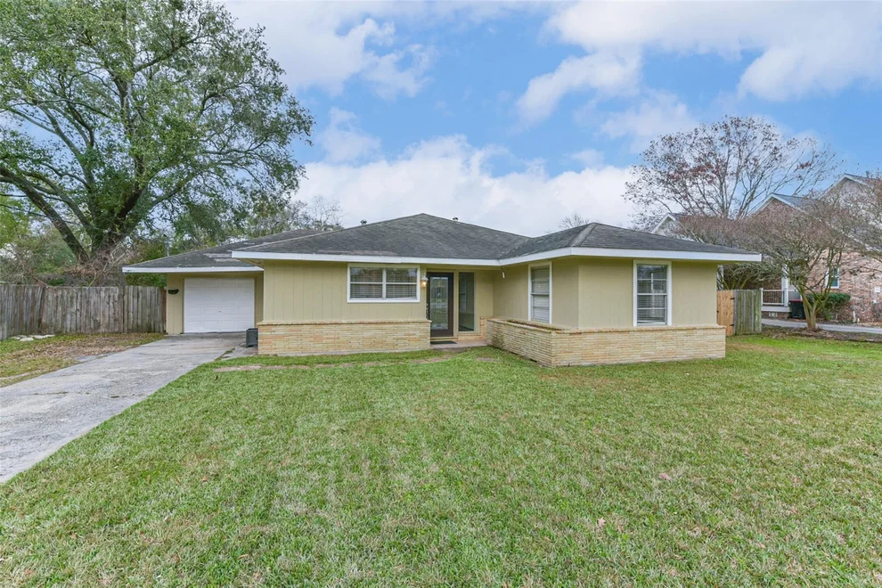 Unit for sale at 405 N Burnett Drive, Baytown, TX 77520