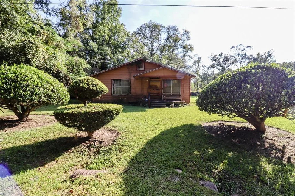 Unit for sale at 1315 W Avenue L, Silsbee, TX 77656