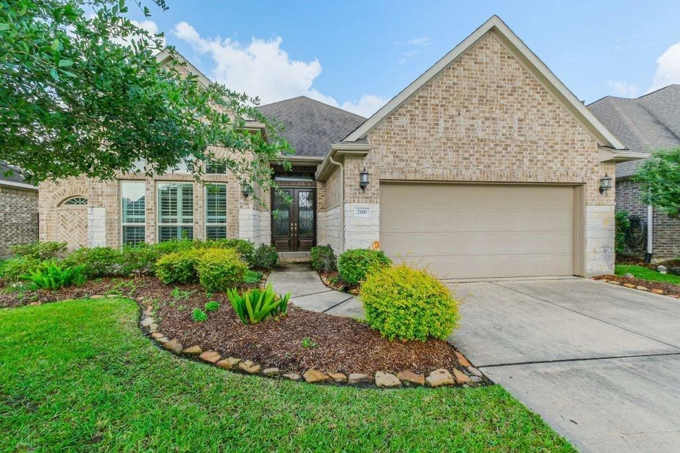 Unit for sale at 2116 Nogalas Lane, League City, TX 77573
