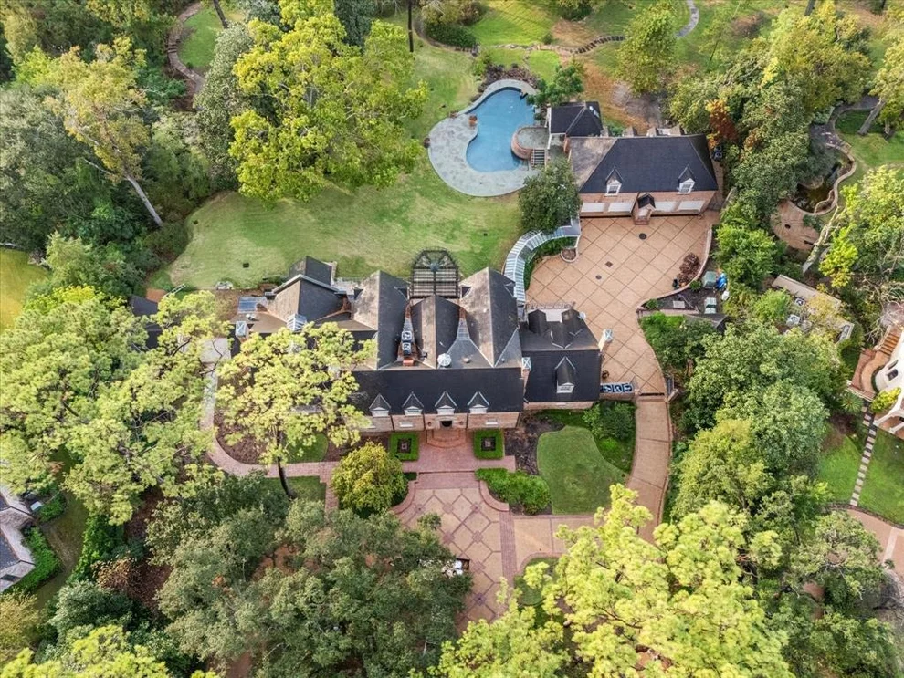 Unit for sale at 8 Shadder Way, Houston, TX 77019
