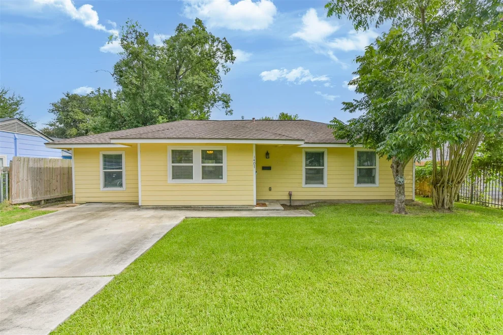 Unit for sale at 1407 Shawnee Street, Houston, TX 77034