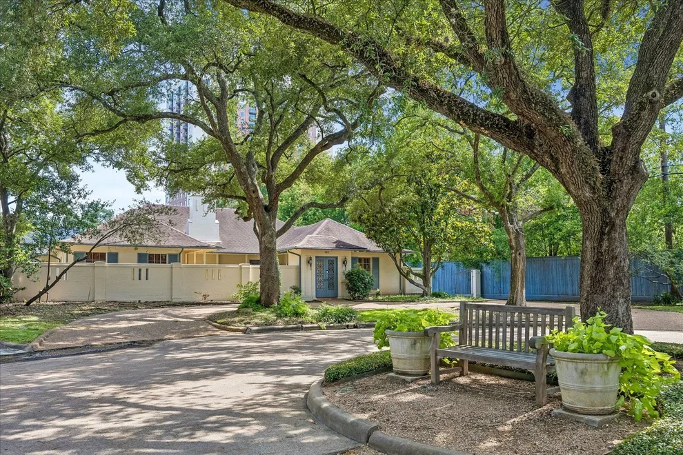 Unit for sale at 802 Old Lake Road, Houston, TX 77057