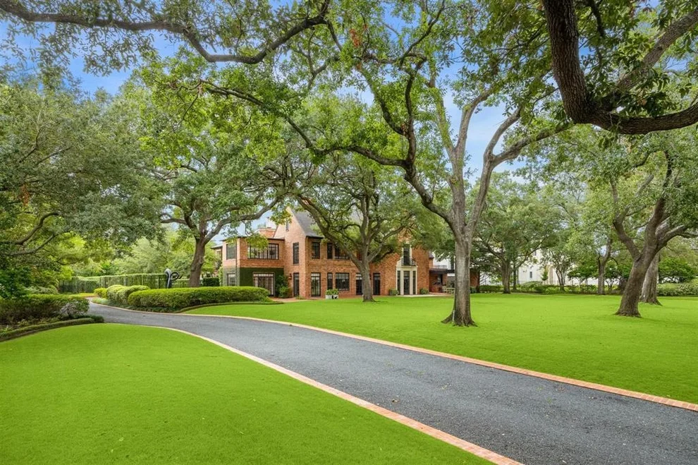 Unit for sale at 2110 River Oaks Boulevard, Houston, TX 77019