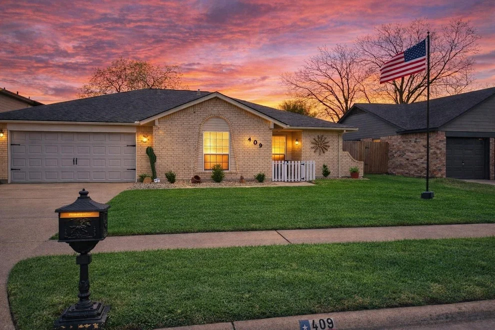 Unit for sale at 409 N Travis Street, Deer Park, TX 77536