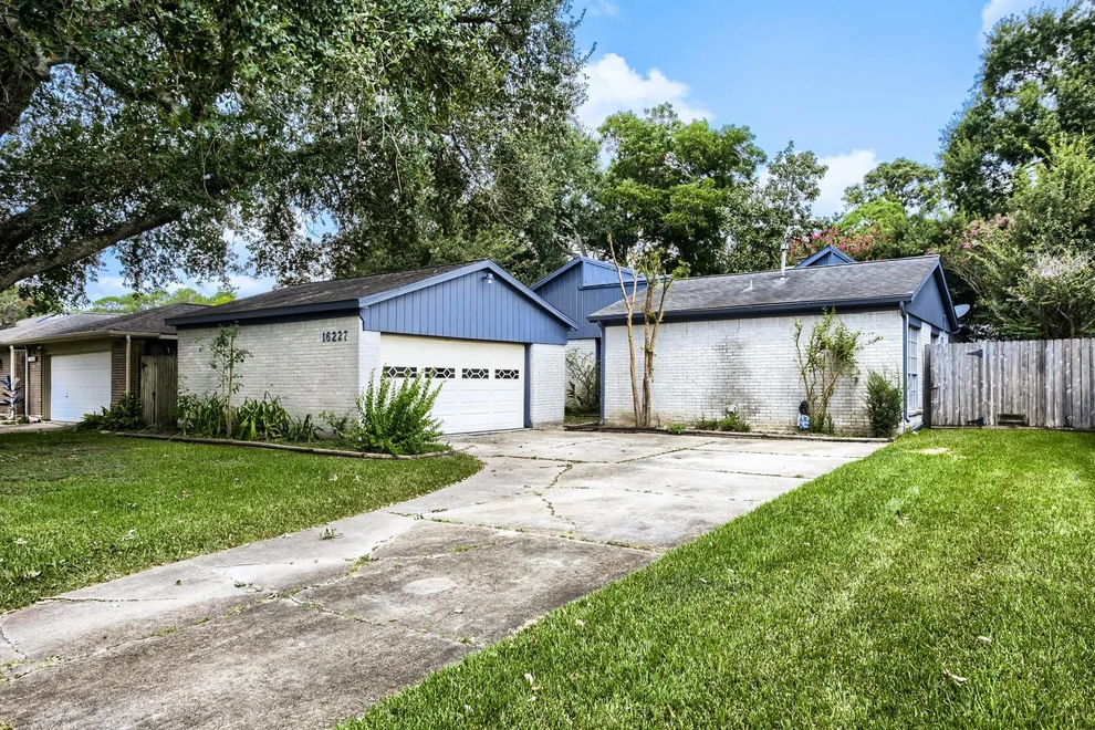 Unit for sale at 16227 Mill Point Drive, Houston, TX 77059