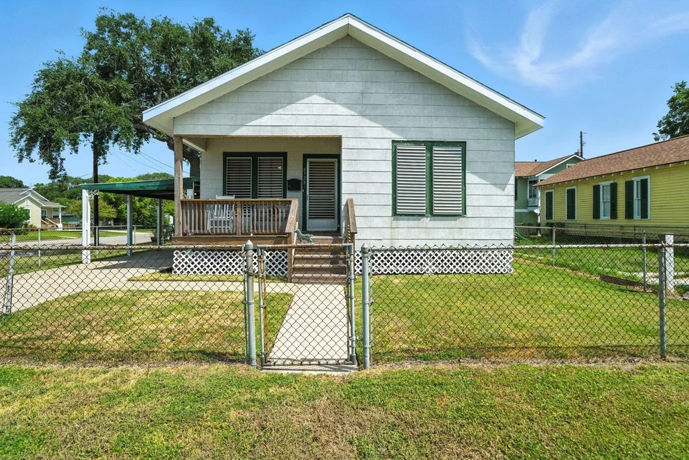 Unit for sale at 4728 Avenue Q 1/2, Galveston, TX 77551