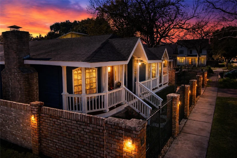Unit for sale at 216 W 9th Street, Houston, TX 77007