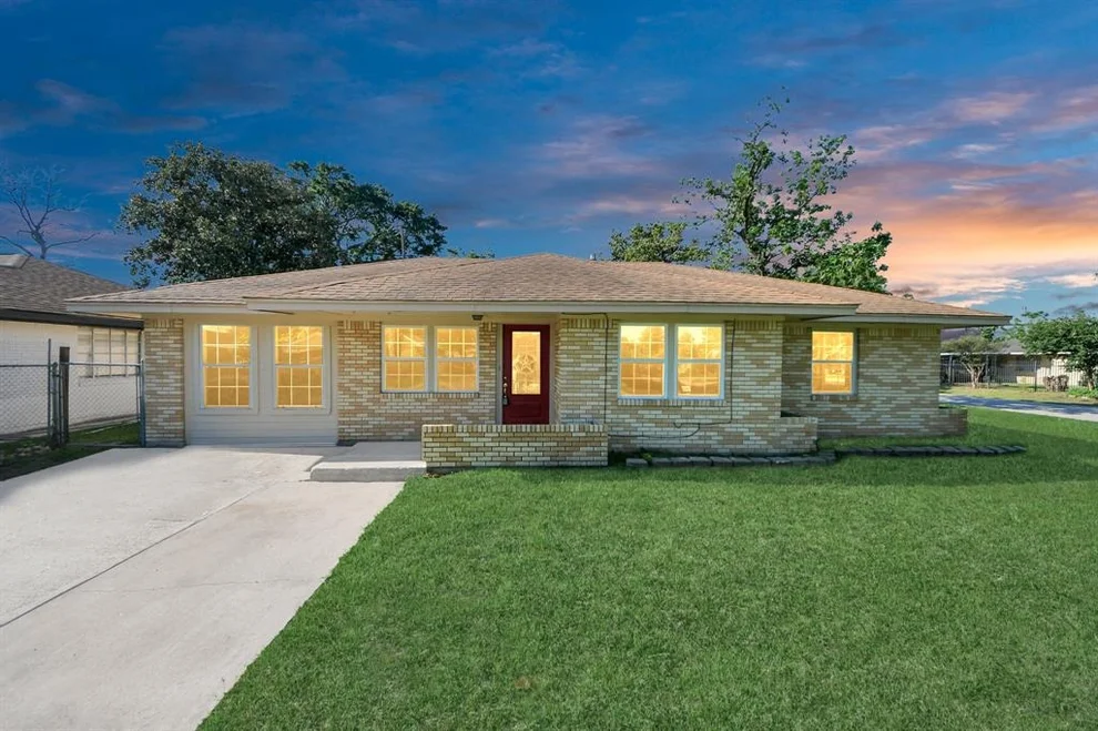 Unit for sale at 149 E Riverwood Drive, Houston, TX 77076