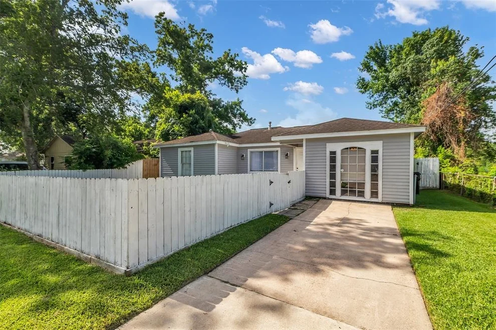 Unit for sale at 7534 Bywood Street, Houston, TX 77028