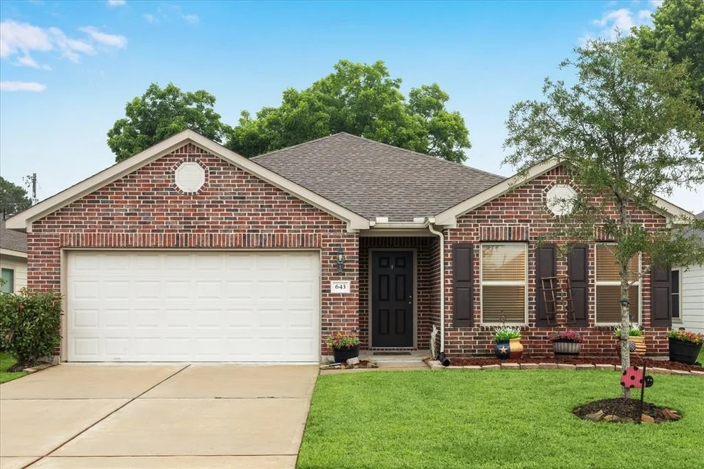 Unit for sale at 643 E Fairway Lake Drive, Alvin, TX 77511