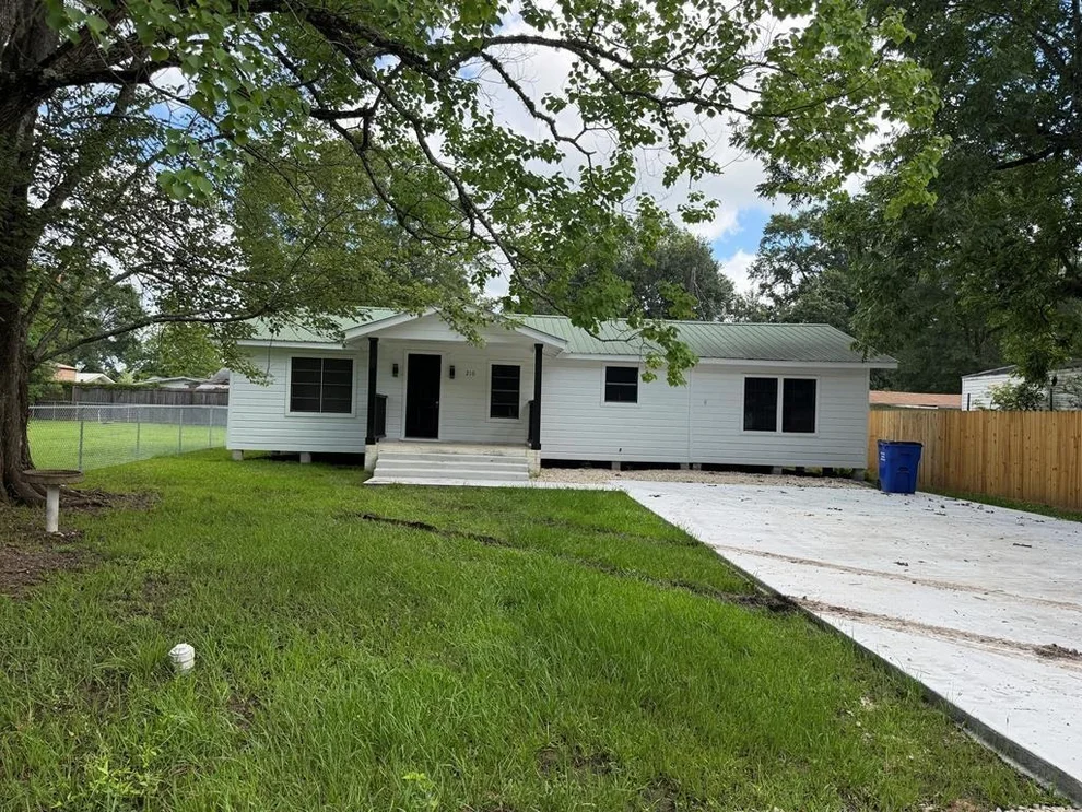 Unit for sale at 210 E Doel Bean St, Kirbyville, TX 75956