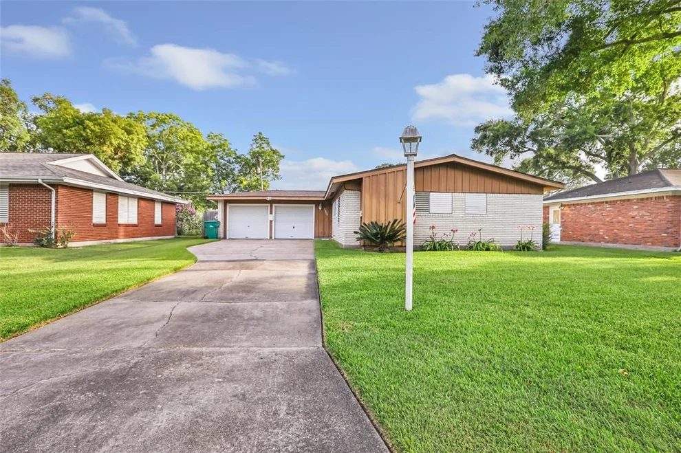 Unit for sale at 2906 Katherine Street, La Marque, TX 77568