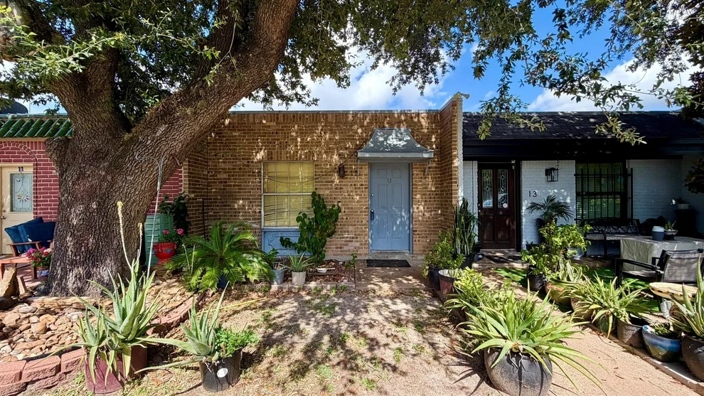 Unit for sale at 1405 Shadowdale Drive, Houston, TX 77043