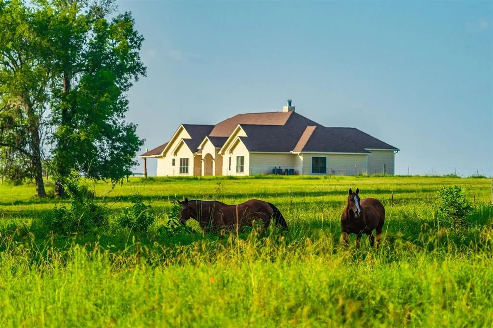 Unit for sale at 45 County Road 2169, Cleveland, TX 77327