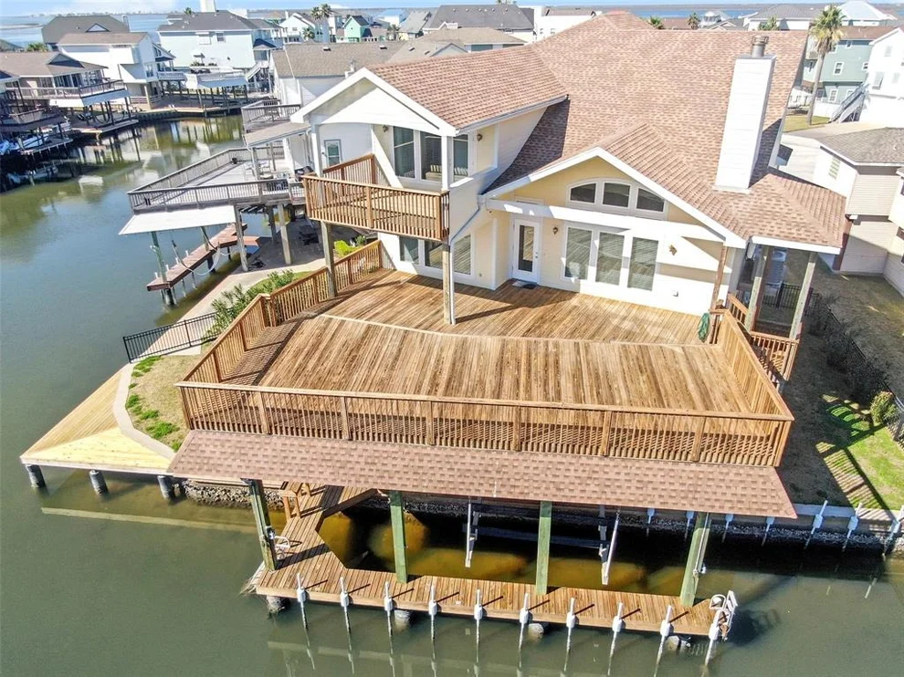 Unit for sale at 119 Bamaku Bend, Tiki Island, TX 77554