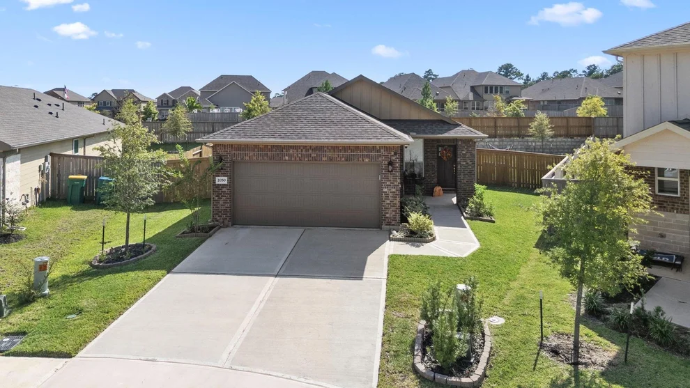 Unit for sale at 2050 W Darlington Oak Court, Conroe, TX 77304