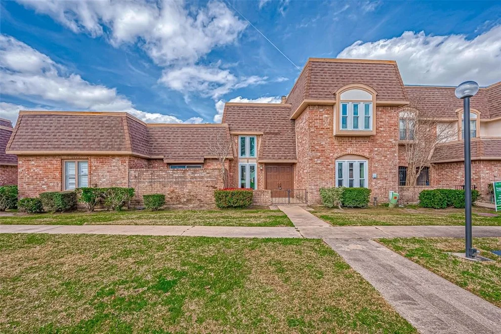 Unit for sale at 2909 Nottingham Lane, Missouri City, TX 77459