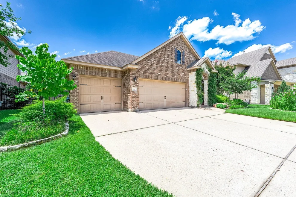 Unit for sale at 35 S Greenprint Circle, The Woodlands, TX 77375