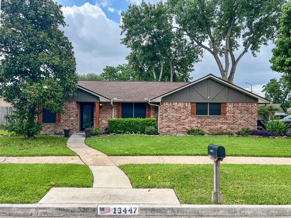 Unit for sale at 13447 Greenbriar Drive, Sugar Land, TX 77498