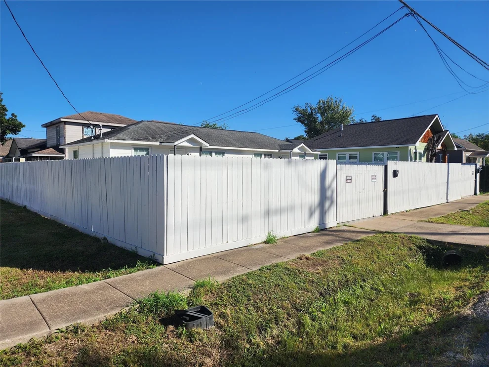 Unit for sale at 2610 Cochran Street, Houston, TX 77009