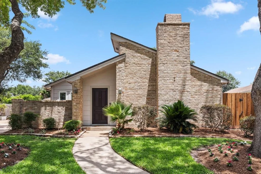 Unit for sale at 11406 Meadow Lake Drive, Houston, TX 77077