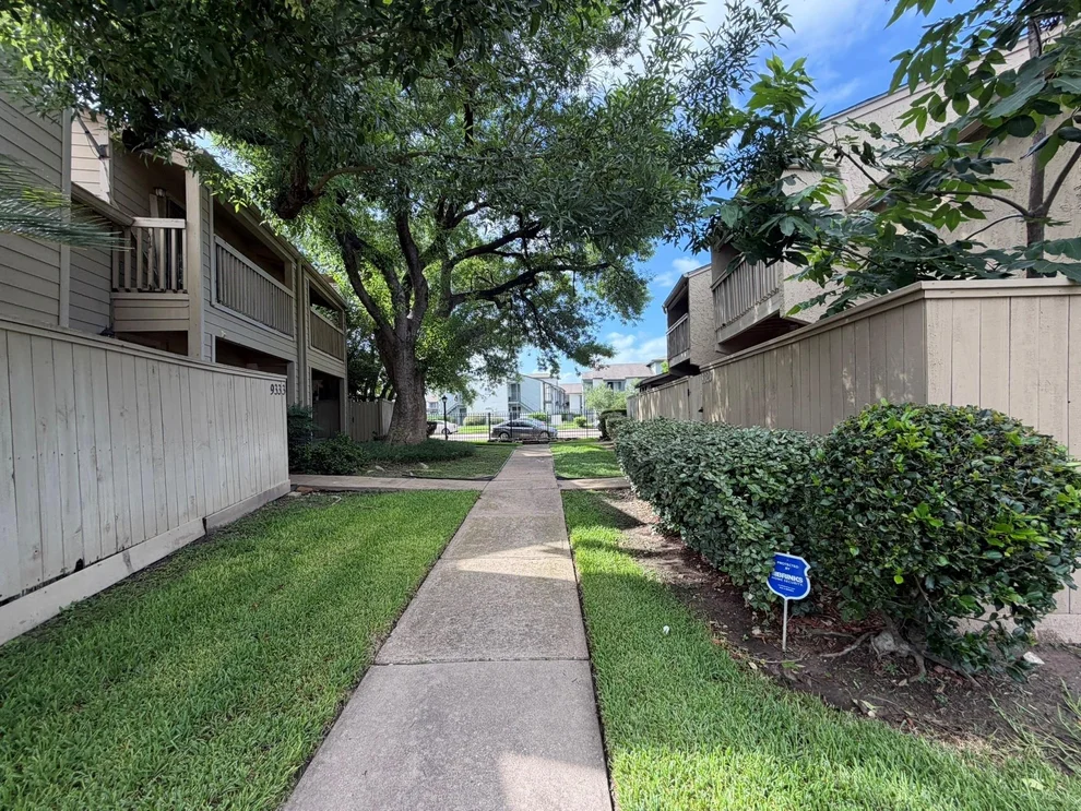 Unit for sale at 9333 Pagewood Lane, Houston, TX 77063