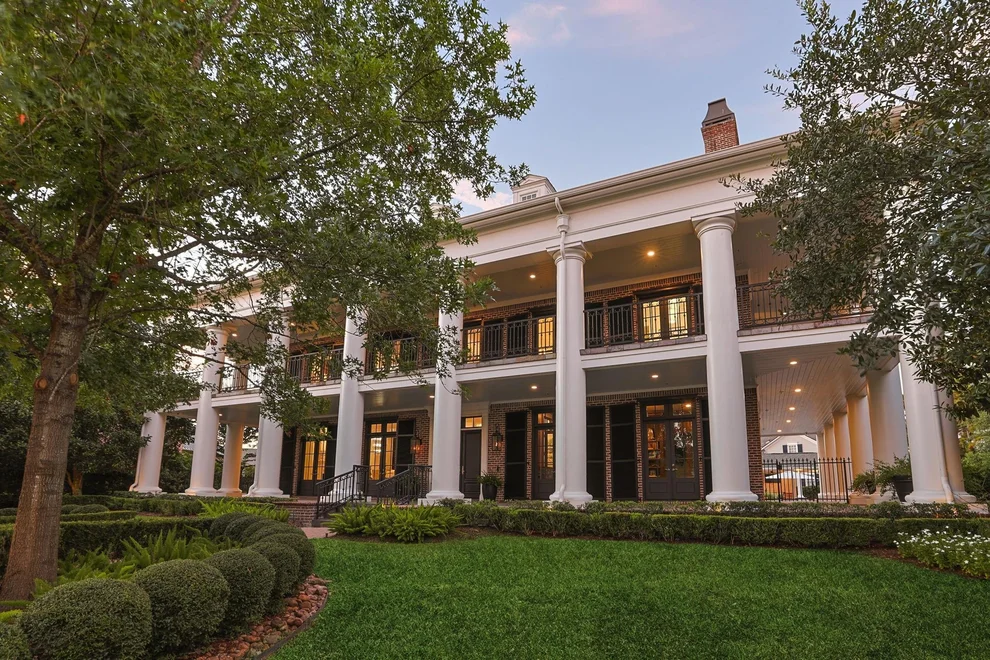 Unit for sale at 2 Georgian Row, The Woodlands, TX 77380