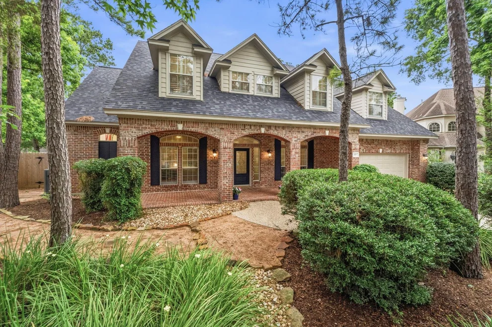 Unit for sale at 130 E Fairbranch Circle, The Woodlands, TX 77382