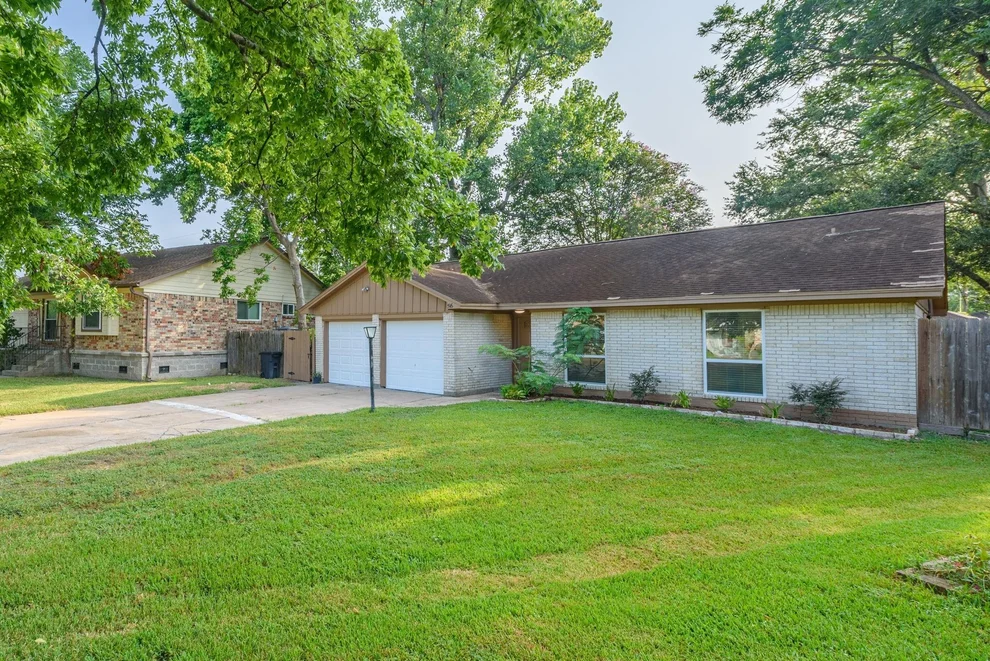 Unit for sale at 516 Saint Charles Street, League City, TX 77573