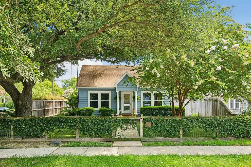 Unit for sale at 230 E 25th Street, Houston, TX 77008