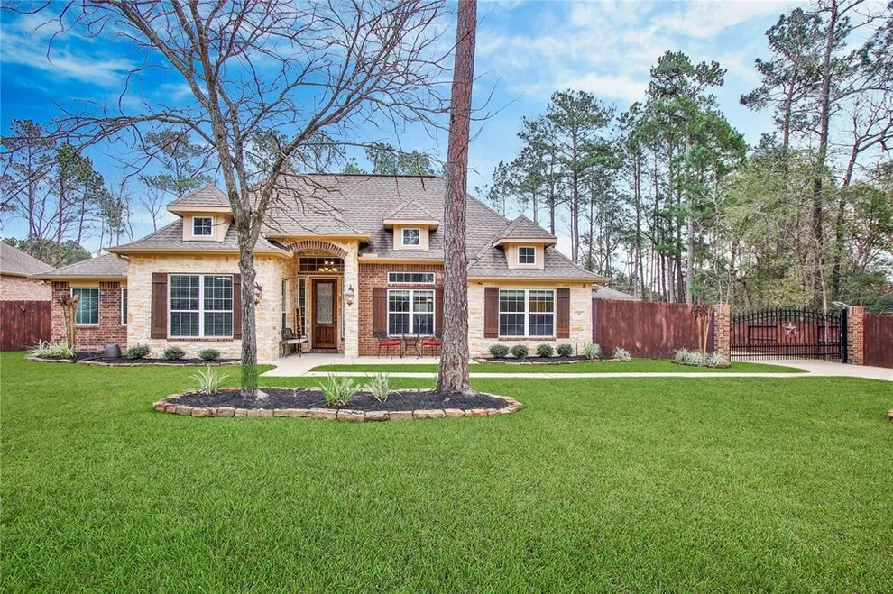 Unit for sale at 14 Rose Pine Court, Magnolia, TX 77355