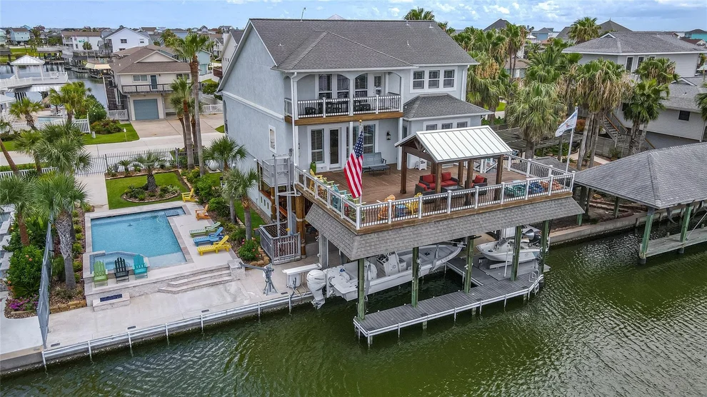Unit for sale at 241 Tamana Drive, Tiki Island, TX 77554