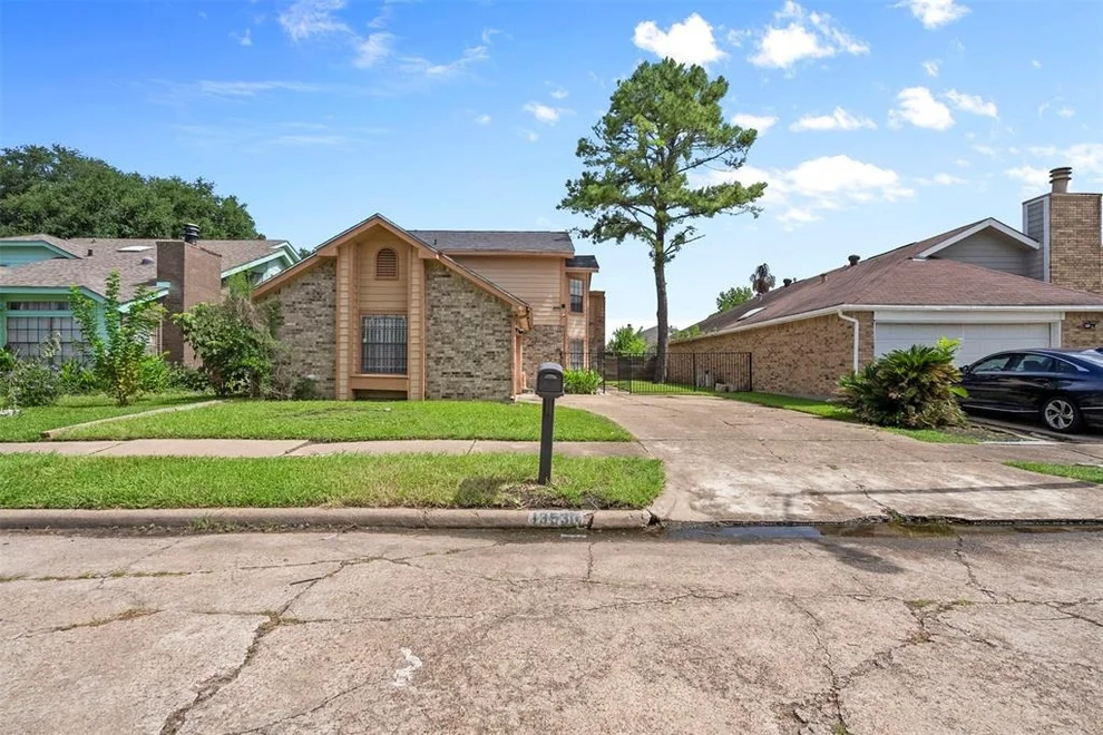Unit for sale at 13530 Sharpbill Drive, Houston, TX 77083
