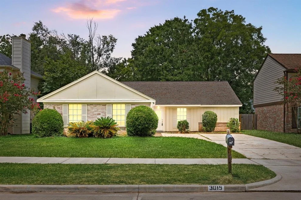 Unit for sale at 3015 Sleepy Hollow Drive, Sugar Land, TX 77479