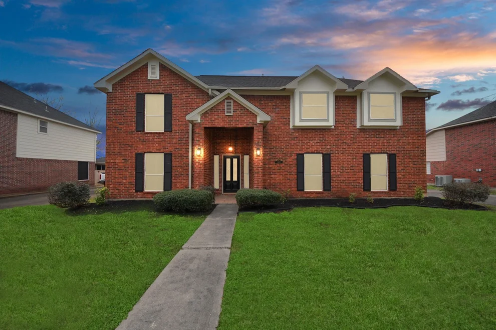 Unit for sale at 1410 Long View Drive, Pearland, TX 77581